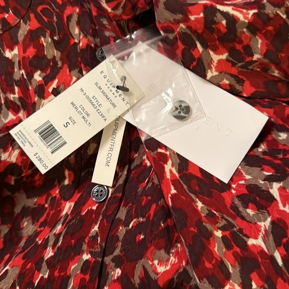 NWT Equipment Femme Red Leopard Viscose Button Down Blouse Top Shirt Size Small - Picture 11 of 11